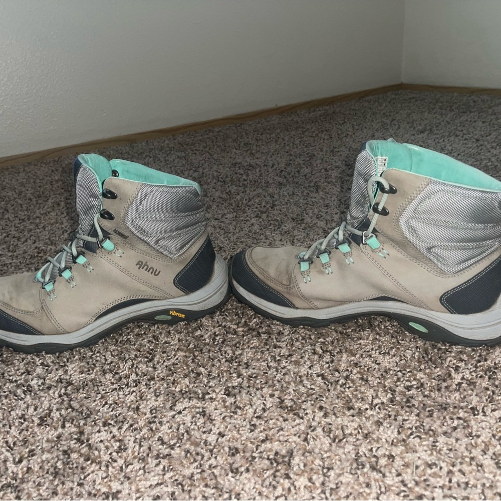 Ahnu Teva Montara Event Womens Size 9 Mid Waterproof Hiking Boot Vibram Teal